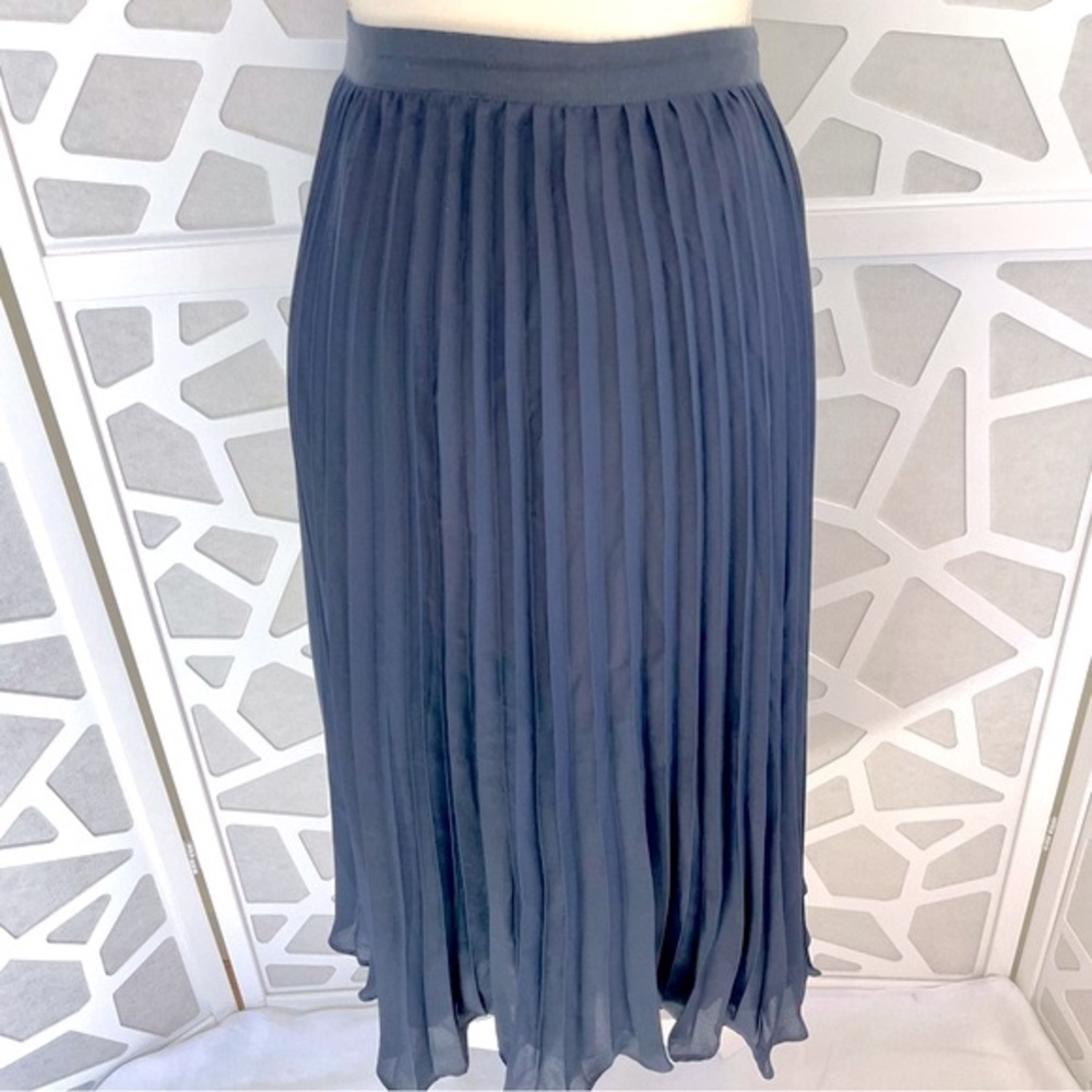Banana Republic Pleated Midi Skirt Navy Sz 8 EUC - Picture 2 of 16